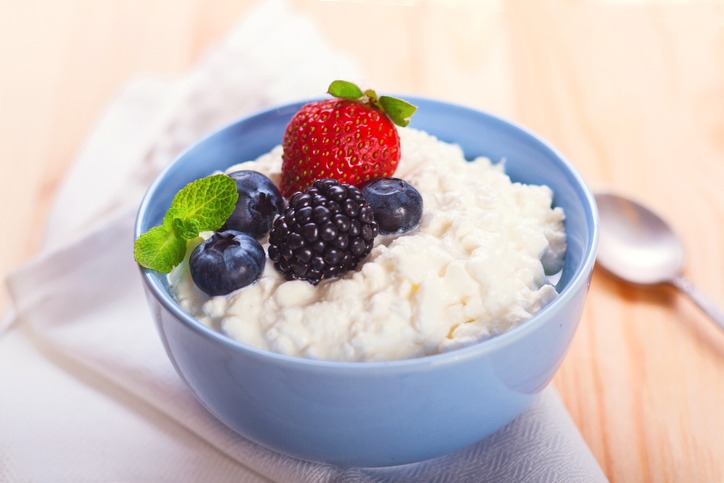Cottage cheese with berries
