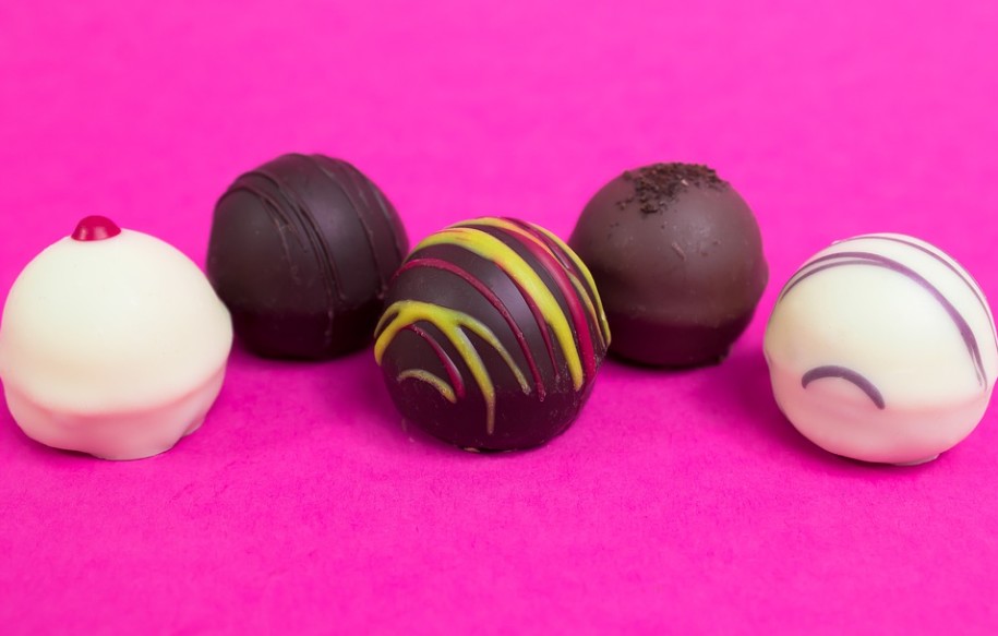 different hot chocolate bombs