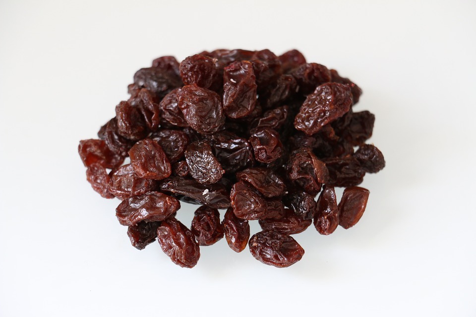  raisins on a table