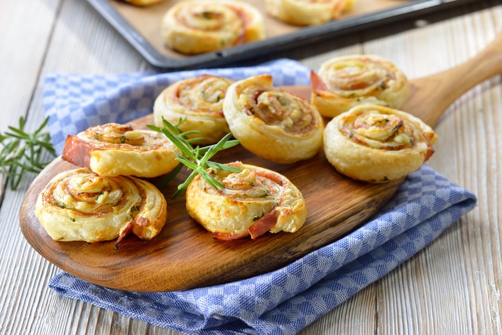 Puff pastry rolls with ham