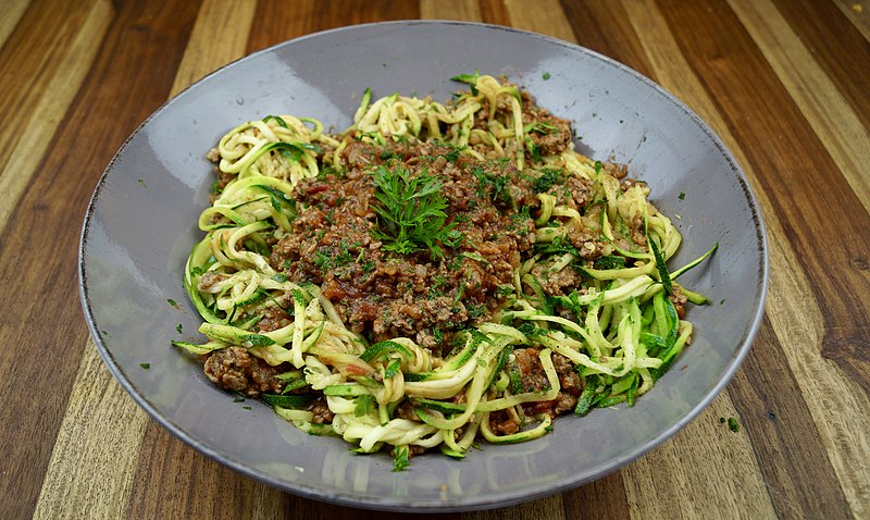 Low-Carb Zoodles with Bolognese (Zucchini Noodles)