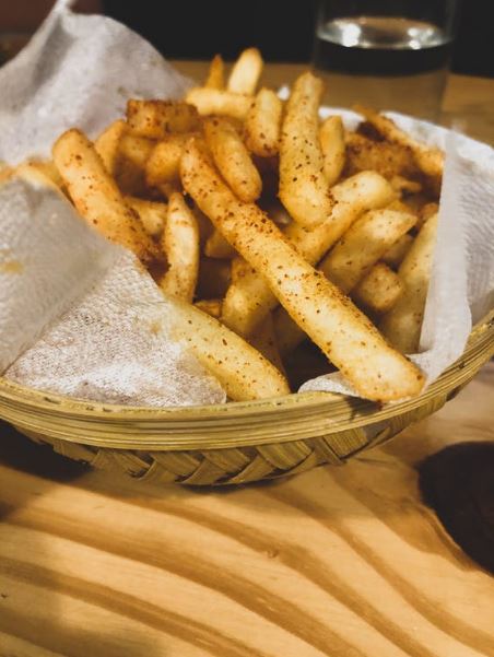 A bowl of fries